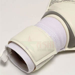 Soft Foam Strong Grip Breathable Mesh Elite <b>Goalkeeper</b> <b>Gloves</b> for Football Outdoor Windproof Non-Slip Adjustable Wrist Leather - Product Image 5