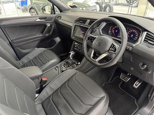 Voiture d'occasion parfaite 2025 Volkswagen <span class=keywords><strong>Tiguan</strong></span> <span class=keywords><strong>R</strong></span>-<span class=keywords><strong>Line</strong></span> SUV Expédition mondiale - Product Image 2