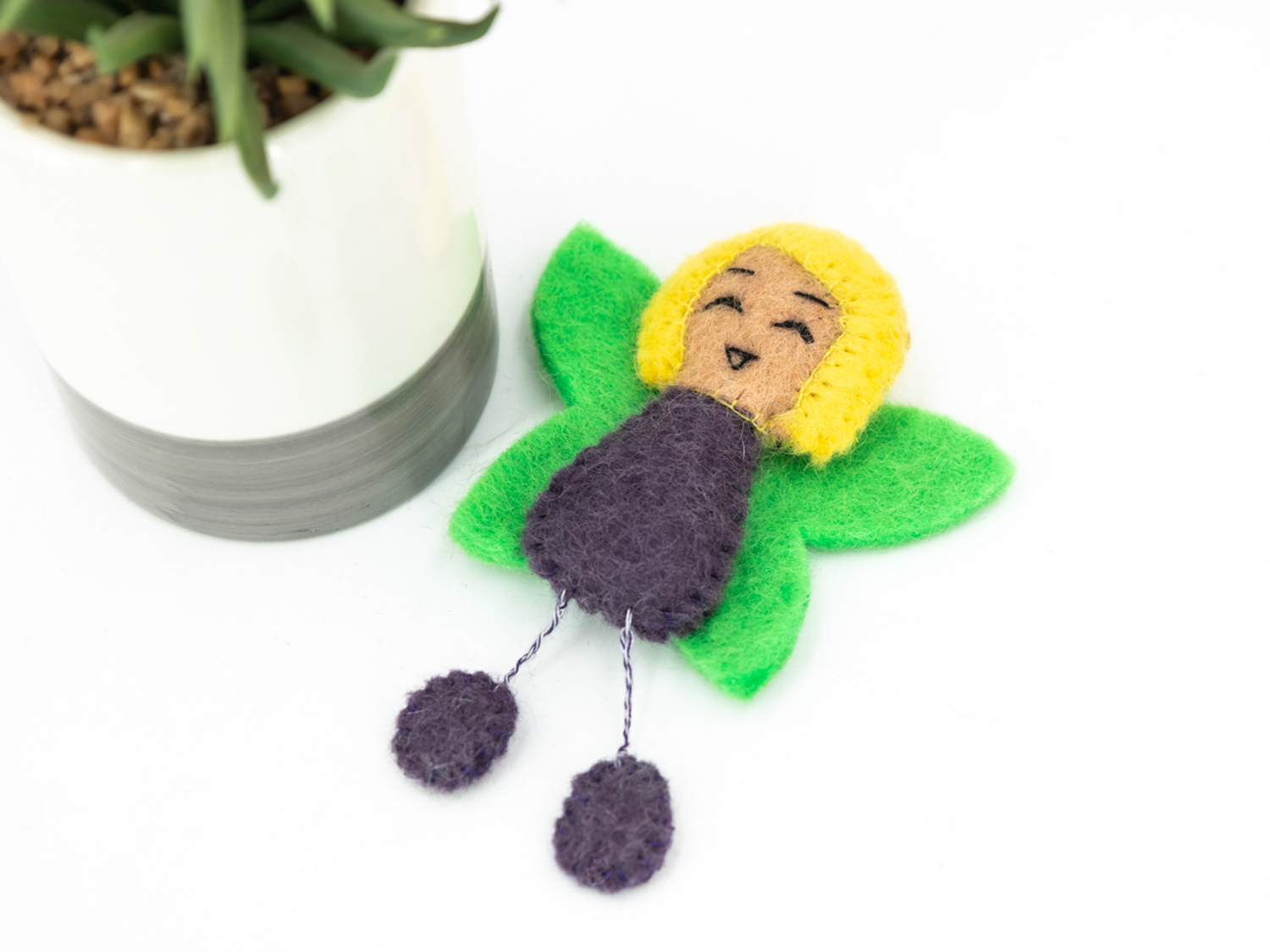 ตุ๊กตานางฟ้าผ้าสักหลาดเย็บติด