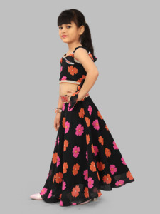 Shoryam Moda de Lujo Lehenga Choli Negro con Flores de Organza para Niñas |   Vestido Étnico Largo Hasta el Suelo, Diseño Contemporáneo, para Bodas y Fiestas - Product Image 5