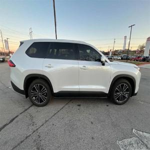 Toyota Grand Highlander Híbrido 2024 en perfecto estado - Product Image 2