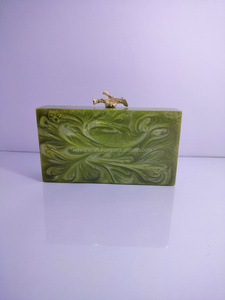 Dernière pochette en résine Sac à main à la mode Sac à bandoulière Cadeau de faveur de mariage pour elle - Product Image 3