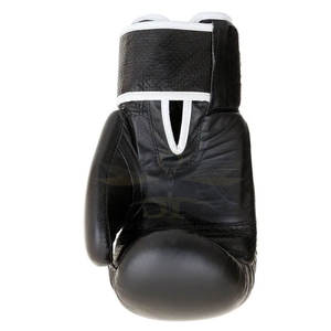 Guantes de boxeo personalizables duraderos de cuero negro y dorado con logotipo personalizado para artes marciales - Product Image 4