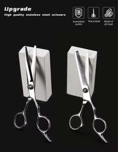 Tijeras de Peluquería de Acero Inoxidable Plateado Pulido con Punta Afilada para Uso en Salones de Peluquería - Product Image 4