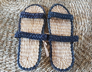 Chaussons en jacinthe faits à la main de qualité supérieure fabriqués à partir de jacinthe d'eau naturelle, idéaux pour les marchés de gros et d'exportation - Product Image 4