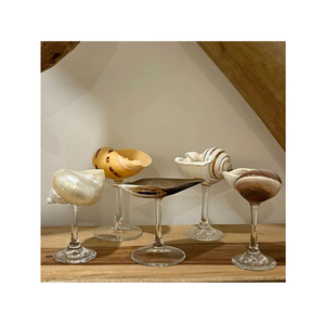 COUPE À VIN ARTISAN SEASHELL, VERRE DE CONQUE EN GROS POUR DÉCOR D'ÉVÉNEMENT DE LUXE. - Product Image 1