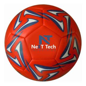 Ballon d'entraînement de football en matériau PU à des fins d'entraînement avec conception personnalisée et logo personnalisé par Next Tech Industries - Product Image 1