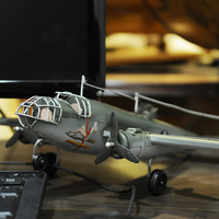 Modèle d'avion à hélice vintage en fer forgé fait main, figurine d'aviation antique, décoration d'avion en métal, objet de présentation artisanal AJ052