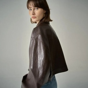 แจ็กเก็ตแนวสตรีทหนังแท้สั้นสั้นสำหรับผู้ชายใหม่ฤดูหนาวย้อนยุคสีทึบกันน้ำเป็นมิตรกับสิ่งแวดล้อม - Product Image 3