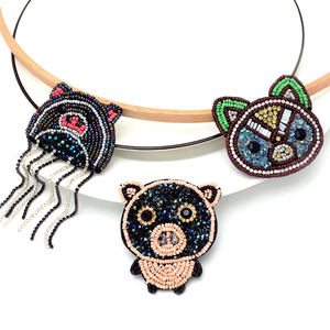 Broches de alambre de lingotes de nuevo diseño de la mejor calidad, broches de alambre de lingotes al por mayor a bajo precio, hermoso broche de parche de cerdo con cuentas - Product Image 1