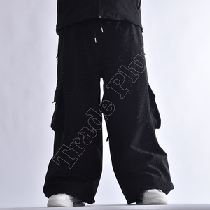 Pantalon cargo unisexe noir avec cordon de serrage à la taille, respirant, en polyester, style streetwear, coupe adulte - Product Image 2