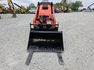 รถตักล้อยางขนาดเล็ก Kubota SCL1000 ปี 2024 พร้อมตัวขับเคลื่อนแบบตีนตะขาบ ชิ้นส่วนไฮดรอลิก KYB แกนลูกปืน กำลัง 92 กิโลวัตต์ - Product Image 4