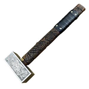 ค้อนนอร์ดิกแฮนด์เมด พร้อมด้ามจับแกะสลักลายไวกิ้ง ค้อนยุคกลางพร้อมสัญลักษณ์วาลคนัท ค้อนนอร์ส ของขวัญสุดพิเศษสำหรับเขา - Product Image 6