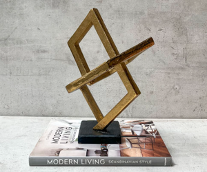 Escultura de metal de diseño irregular Top Demand Escultura de metal moderna Chapado en oro brillante con base de metal negro Ornamento Premium 2025 - Product Image 6