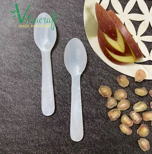 Cuchara de caviar clásica de madreperla blanca natural Cucharas artesanales vietnamitas Perfectas para servir caviar caro Tamaño 10,5 cm - Product Image 1