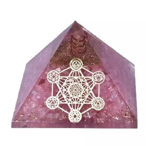 Vente en gros d'agate naturelle Pyramide d'orgone Quartz rose avec bobine de cuivre Générateur d'énergie Pyramide d'orgonite à vendre - Product Image 3