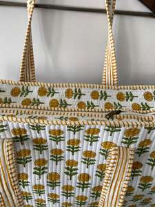 Sac fourre-tout en coton imprimé à la main, écologique, léger, pour voyage, motif floral blanc, fermeture éclair, sac de tous les jours - Product Image 6