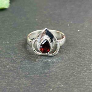 แหวนเงินแท้รูปหัวใจสำหรับผู้หญิงทำมือ925อัญมณีโกเมนธรรมชาติคุณภาพสูงตัดแบบคลาสสิกจากโรงงานขายส่ง - Product Image 3