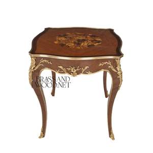 โต๊ะข้างสไตล์ฝรั่งเศสหรูหรา พร้อมลายดอกไม้ฝังประดับและตกแต่งด้วยทองเหลืองสีทองอร่าม สำหรับตกแต่งมุมห้องแบบคลาสสิก - Product Image 1
