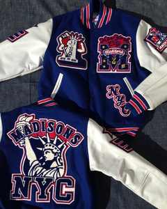 Chaqueta de hombre Varsity azul claro altamente personalizada con mangas de cuero y bordado de chenilla estilo Letterman de béisbol universitario - Product Image 2