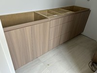 Set Kabinet Dapur Walnut Slab Tanpa Gagang, Panel Datar, Motif Kayu, Finishing Matte, Buatan USA, Stok Houston