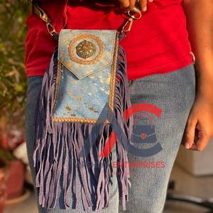 Bolso de piel auténtica hecho a mano con flecos para teléfono móvil, bolso de mano con piel metálica, estilo bohemio - Product Image 1