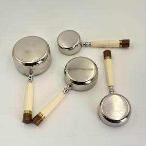 Utensilios de Medición de Cocina, Tazas y Cucharas Medidoras de Acero Inoxidable, Juego de Cuatro Piezas de Cucharas y Tazas Medidoras con Mango de Resina - Product Image 5