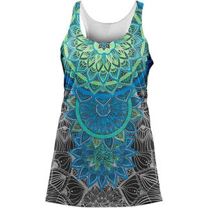 Les débardeurs de performance Colorblock mélangent une technologie évacuant l'humidité et un design avant-gardiste fabriqué au Pakistan - Product Image 1