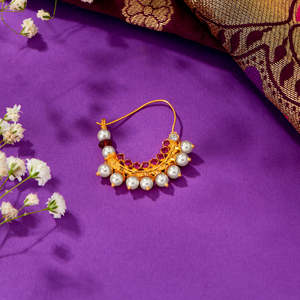 Amuleto Suvarna de Oro Amarillo - Joyería Coleccionable Cultural para Mujer - Product Image 1