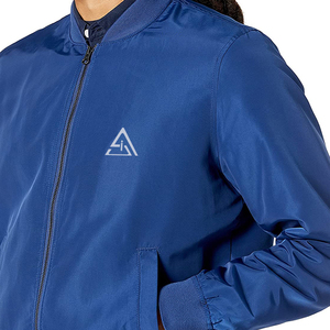 แจ็คเก็ตบอมเบอร์สีดำคุณภาพสูงสำหรับผู้ชาย คอตั้ง แฟชั่นฤดูหนาว รับผลิตตามแบบ (OEM) พร้อมโลโก้ ขนาดตามสั่ง สไตล์ลำลอง ใส่ได้สองด้าน ยั่งยืน กันลม - Product Image 4