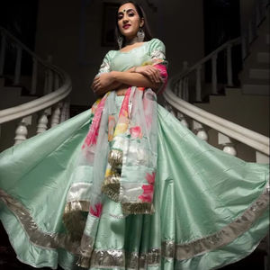 Taffetas de soie vert menthe Lappa Work Lehenga avec impression numérique réversible Organza moderne Dupatta Set Modern Style Lehenga Choli - Product Image 1