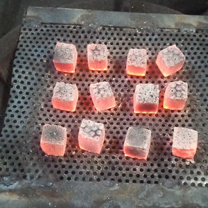 Briquettes de chicha de haute qualité fabriquées à partir de charbon de coque de noix de coco sont un excellent choix pour les acheteurs de charbon de bois et de sciure. - Product Image 1