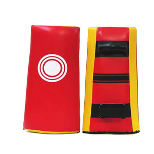 Almohadillas Tailandesas Profesionales para Entrenamiento de Artes Marciales con Diseño Duradero, Espuma Suave Absorbente de Impactos y Correas Resistentes - Product Image 1