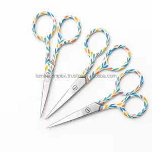 Tijeras para Cutículas de Acero Inoxidable Curvas con Mango Elegante de Alta Calidad, con Opciones Personalizables para Manualidades - Product Image 2