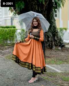 Les femmes indiennes à la mode portent des robes fantaisie Vichitra Silk et Jacquerd Work Anarkali avec Georgette Fancy Dupatta Set pour mariage Wear - Product Image 6