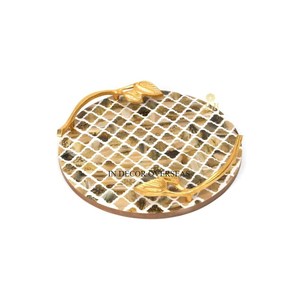 Bandeja para servir hecha de madera de excelente calidad con asas de diseñador de hojas de metal pulido brillante plateado para el mejor agarre de la India - Product Image 4