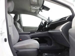 Toyota Sienna LE 8 places d'occasion en excellent état, modèle 2022 - Product Image 3