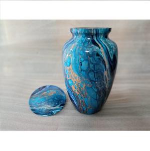 Urna Funeraria de Aluminio Hecha a Mano con Diseño Artístico en Acuarela, Urna de Metal para Cenizas Humanas, Diseño Pintado a Mano, Urna Decorativa. - Product Image 3