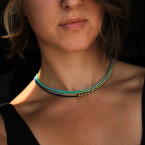 Collier ras du cou tendance en perles délicates, collier asymétrique minimaliste en perles, bandana perlé à franges - Product Image 2
