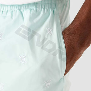 กางเกงยิมขาสั้นแบบคอมเพรสชั่นสำหรับผู้ชาย สวมใส่สบาย สีพื้น ปรับแต่งสีได้ ผลิตจากโพลีเอสเตอร์/คอตตอน แห้งเร็ว เหมาะสำหรับวิ่งและออกกำลังกาย - Product Image 5