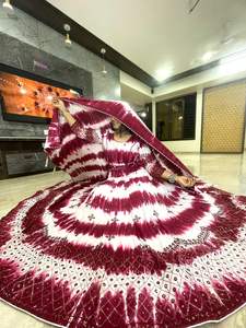 Lehenga choli & dupatta พิมพ์ลายเรยอนสไตล์ทันสมัยพร้อมกระจกฟอยล์เต็มรูปแบบ - Product Image 3