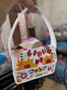 Bolso de Mano Hecho a Mano con Diseño Playero para Mujeres y Niñas, Bolso de Mano Bordado con Cuentas de Semillas de la India, Bolso de Mano Hecho a Mano para Mujeres - Product Image 2