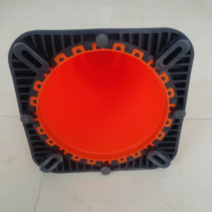 Cône de sécurité routière réfléchissant en caoutchouc et plastique de qualité ingénieur avec base orange, hauteur de 34.5 pouces, 12 pouces - Product Image 4