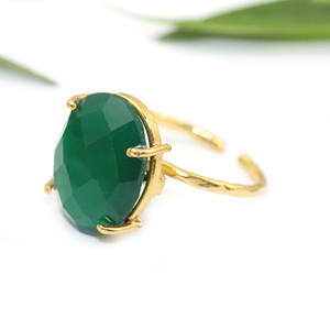 แหวนโทนสีทองสุดหรูแหวนพลอยเทียมสีเขียววงแหวนทรงรีทรงไข่ชุบทองอัญมณีแฟชั่นขายส่ง - Product Image 2