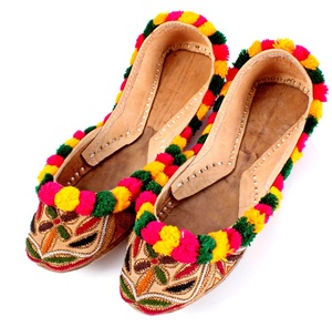 Desisgn khussa สำหรับผู้หญิงสีทึบสไตล์ล่าสุด - Product Image 4