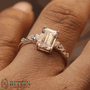 Bague de fiançailles en forme d'émeraude et de poire à 5 pierres pour femme - Product Image 4