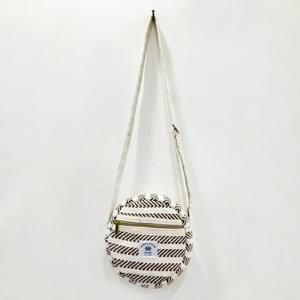 กระเป๋าสะพายข้างดีไซน์เนอร์สไตล์ยูนิเซ็กซ์ ทอมือ ทำจากผ้าป่านและฝ้าย เป็นมิตรกับสิ่งแวดล้อม ยั่งยืน เหมาะสำหรับทั้งผู้ชายและผู้หญิง - Product Image 1