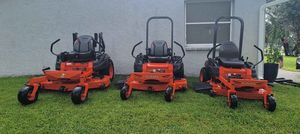 Tondeuse Kubota Z724XKW-3-48 de qualité commerciale à 4 temps à rayon de braquage nul pour un plateau de coupe propre et lisse - Product Image 3