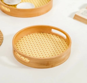 Bandejas Redondas de Madera para Servir con Base de Ratán Tejido, Diseño Elegante y Duradero, Perfectas para Té, Café, Aperitivos y Decoración del Hogar - Product Image 2