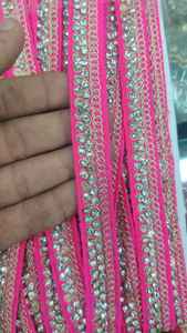 Fabriqué sur mesure avec des rubans brodés à la machine à miroir de différents modèles et de couleur or pour les robes de mariée - Product Image 5